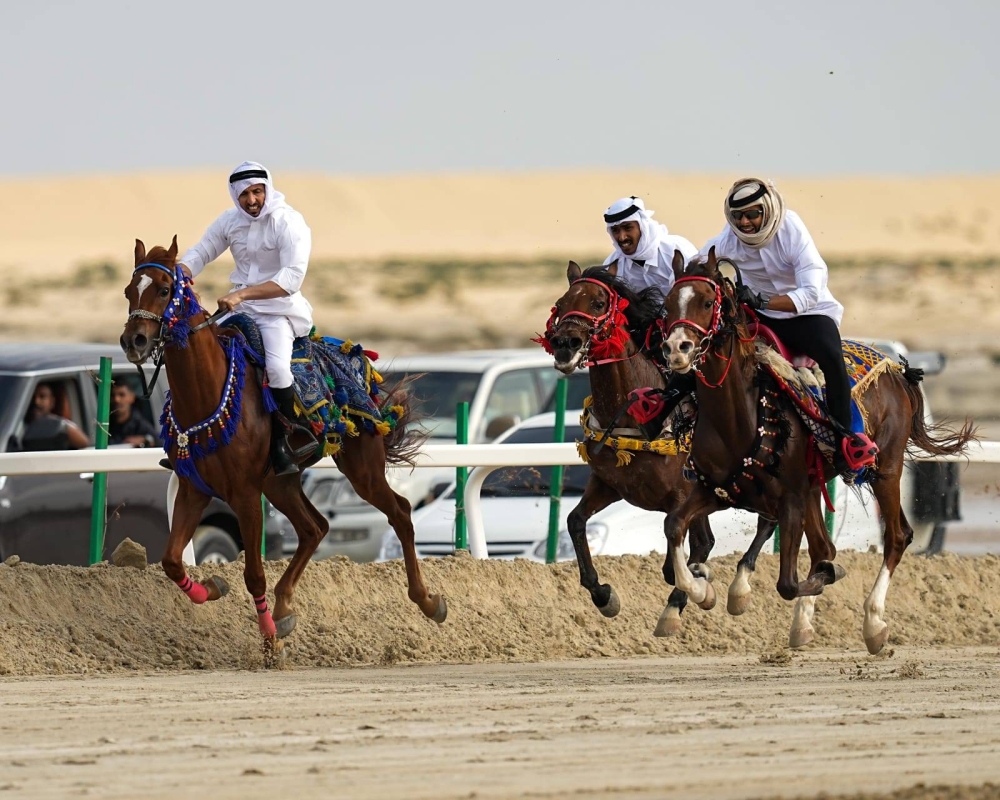 ختام مثير للشوط النهائي لسباق الخيل العربية التراثي ضمن موسم ناصر بن حمد للصقور والصيد
