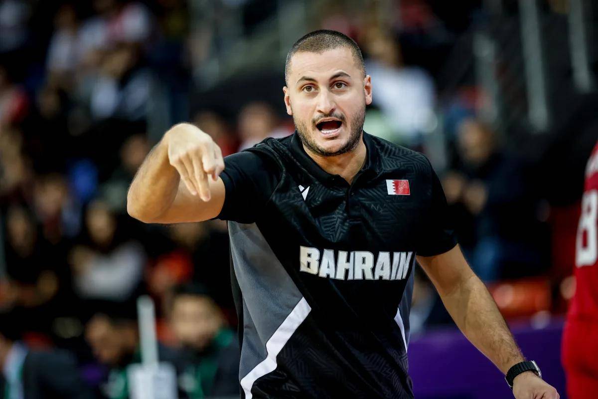 الأحمر السلاوي وصل قطر لموقعة الاثنين