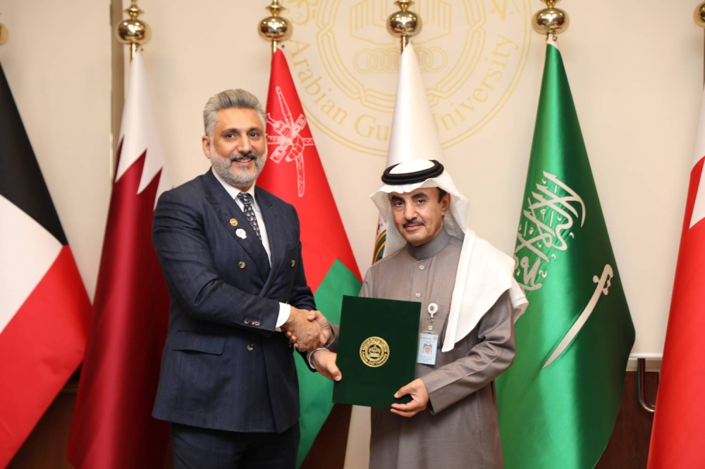 &laquo;الخليج العربي&raquo; توقع اتفاقية تعاون بحثي مع &laquo;دانات&raquo; لدراسة تأثير التغير المناخي على بيئة محار اللؤلؤ