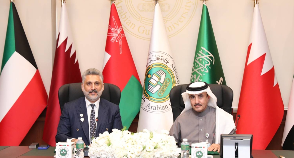 &laquo;الخليج العربي&raquo; توقع اتفاقية تعاون بحثي مع &laquo;دانات&raquo; لدراسة تأثير التغير المناخي على بيئة محار اللؤلؤ