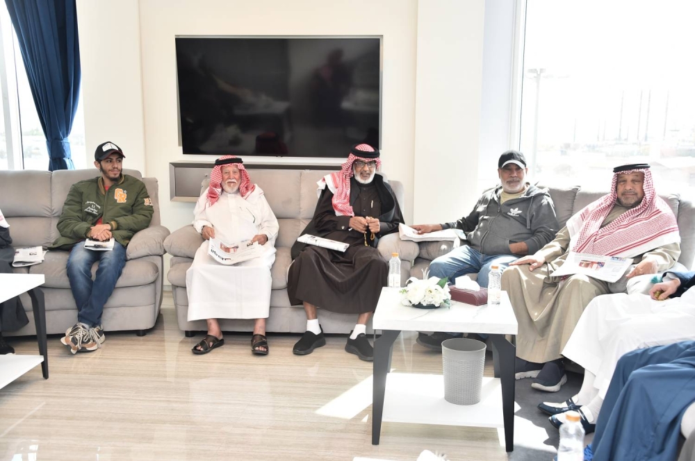 "الوطن" تستضيف منتسبي دار المحرق لرعاية الوالدين