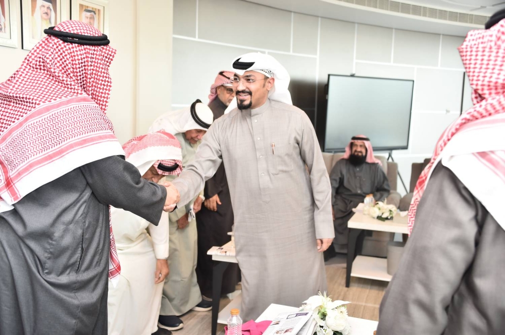 "الوطن" تستضيف منتسبي دار المحرق لرعاية الوالدين