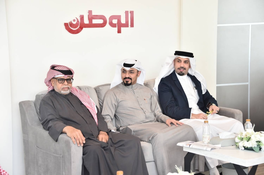 "الوطن" تستضيف منتسبي دار المحرق لرعاية الوالدين