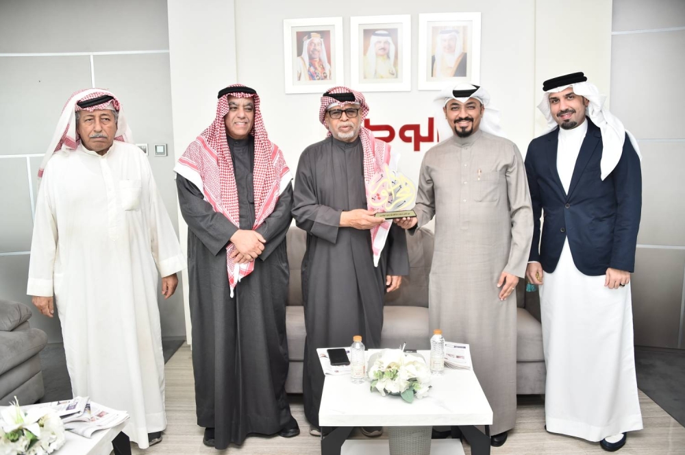 "الوطن" تستضيف منتسبي دار المحرق لرعاية الوالدين