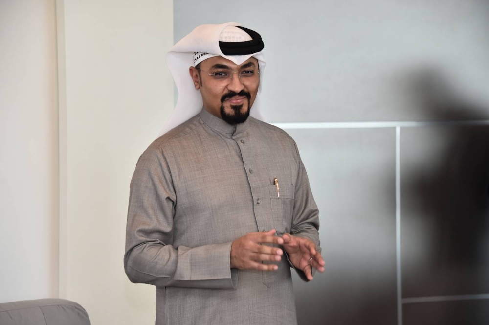 "الوطن" تستضيف منتسبي دار المحرق لرعاية الوالدين