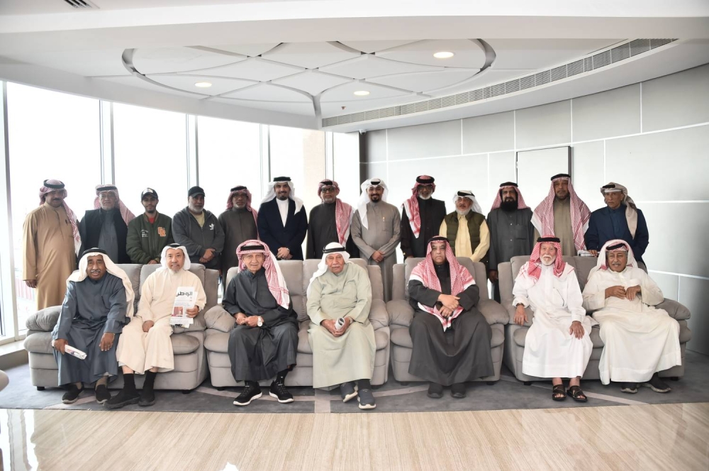 "الوطن" تستضيف منتسبي دار المحرق لرعاية الوالدين