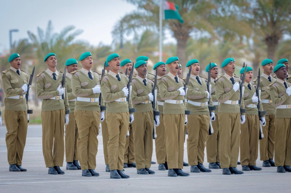 مستشار الأمن &rlm;الوطني قائد الحرس الملكي يشهد حفل &rlm;تخريج إحدى دورات المستجدين بالحرس الملكي