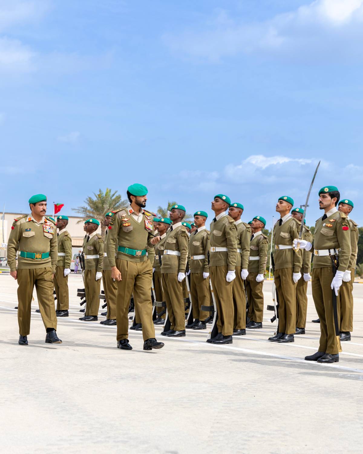 مستشار الأمن &rlm;الوطني قائد الحرس الملكي يشهد حفل &rlm;تخريج إحدى دورات المستجدين بالحرس الملكي