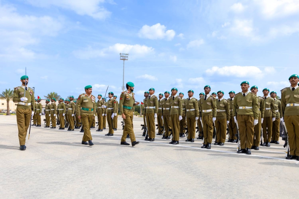مستشار الأمن &rlm;الوطني قائد الحرس الملكي يشهد حفل &rlm;تخريج إحدى دورات المستجدين بالحرس الملكي