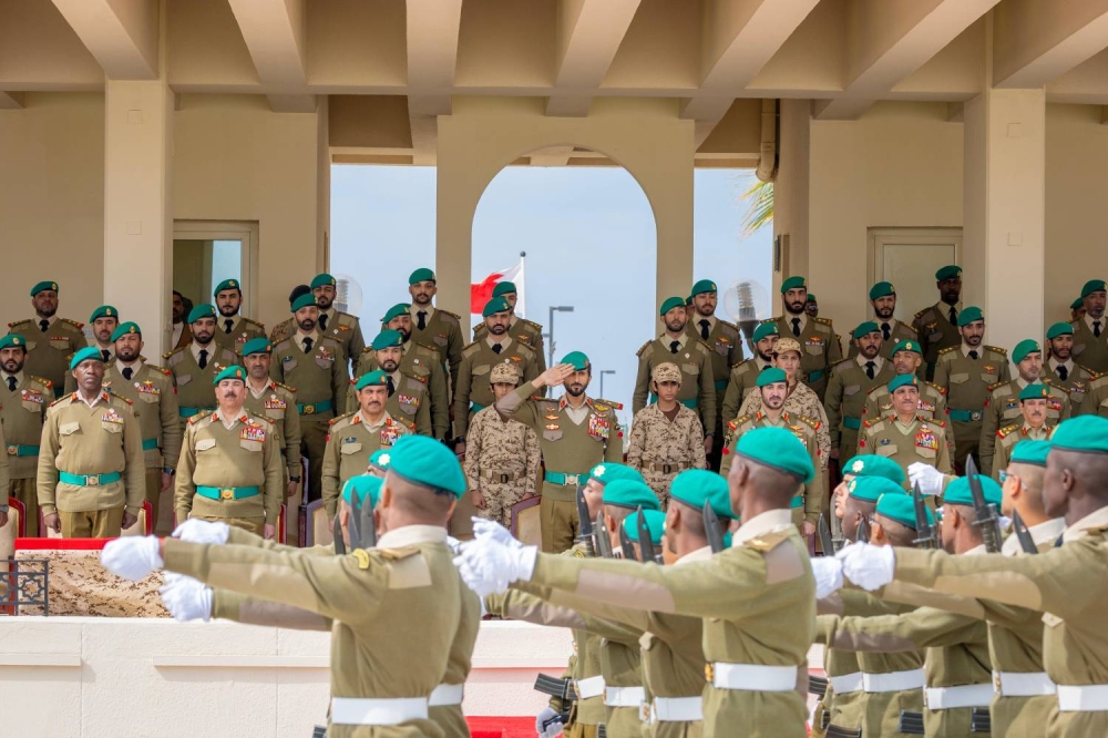 مستشار الأمن &rlm;الوطني قائد الحرس الملكي يشهد حفل &rlm;تخريج إحدى دورات المستجدين بالحرس الملكي