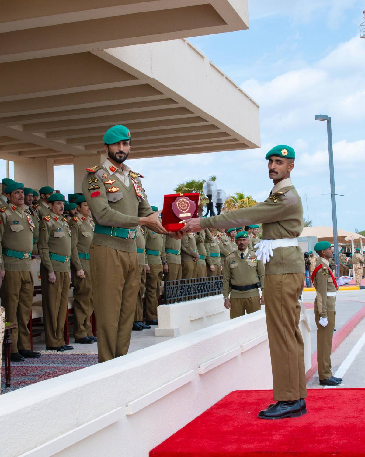 مستشار الأمن &rlm;الوطني قائد الحرس الملكي يشهد حفل &rlm;تخريج إحدى دورات المستجدين بالحرس الملكي