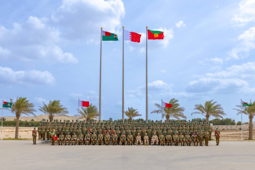 مستشار الأمن &rlm;الوطني قائد الحرس الملكي يشهد حفل &rlm;تخريج إحدى دورات المستجدين بالحرس الملكي