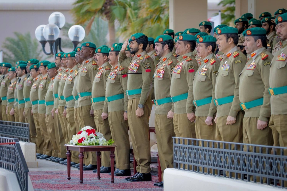 مستشار الأمن &rlm;الوطني قائد الحرس الملكي يشهد حفل &rlm;تخريج إحدى دورات المستجدين بالحرس الملكي