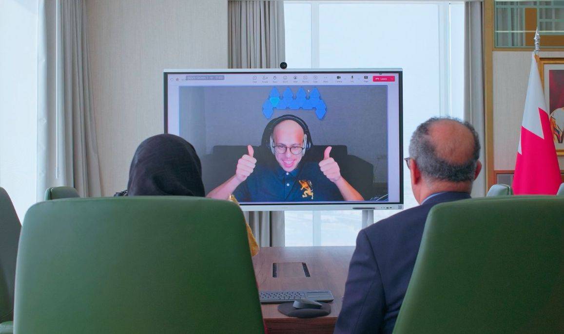 المدير العام لمنظمة الصحة العالمية يجري اتصالًامرئيًا بالشاب أمجد المحاري ويهنئه بنجاح علاجه بتقنية كريسبر