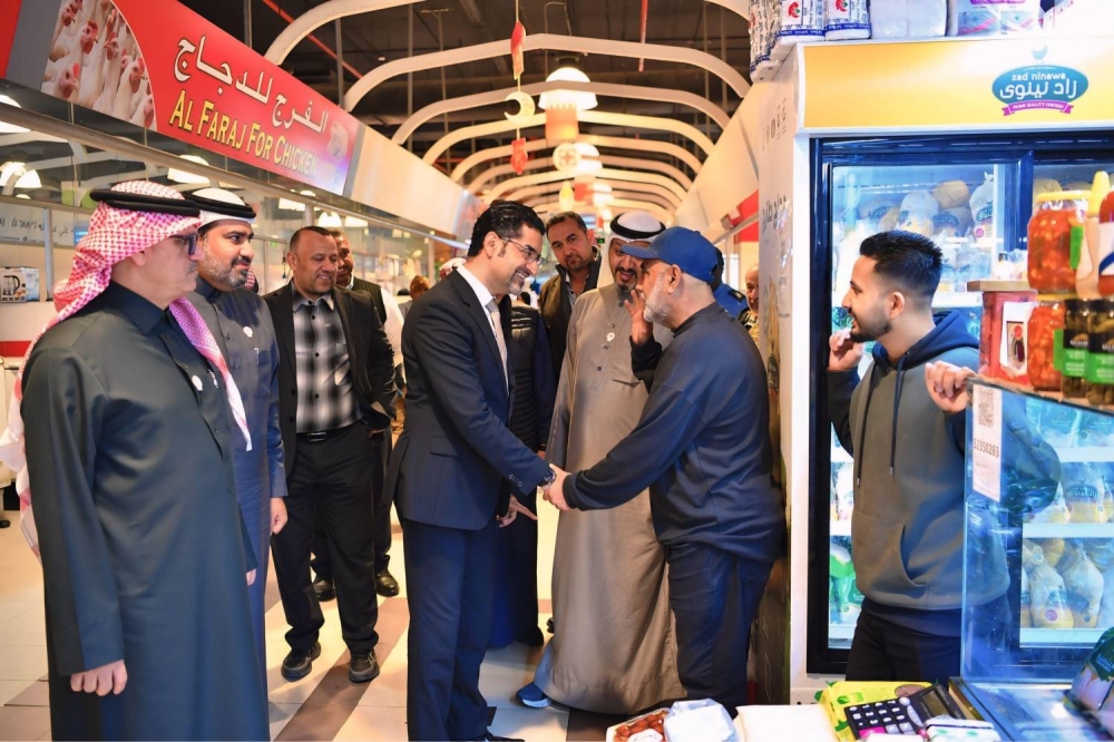 وزير "البلديات" يتفقد سوق المحرق المركزي استعداداً لشهر رمضان