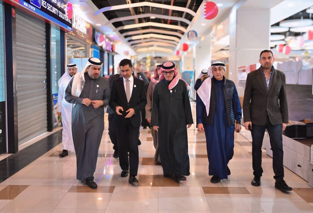 وزير "البلديات" يتفقد سوق المحرق المركزي استعداداً لشهر رمضان