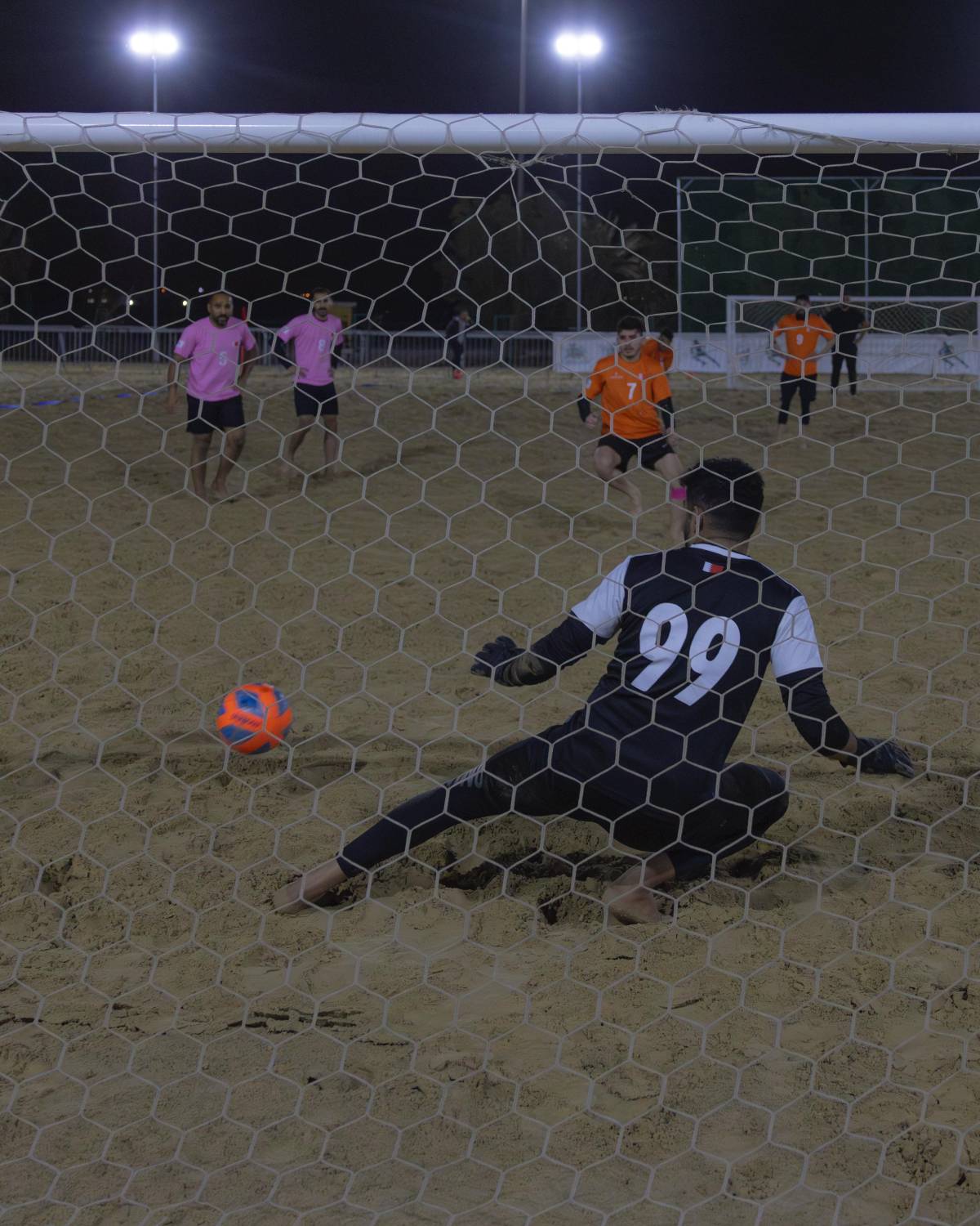 انطلاق منافسات كرة القدم الشاطئية لدورة الفرسان الرياضية