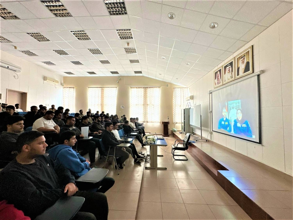 وزارة التربية تنظم لقاءً افتراضيًا لطلبة المدارس مع رائدي فضاء إماراتيين