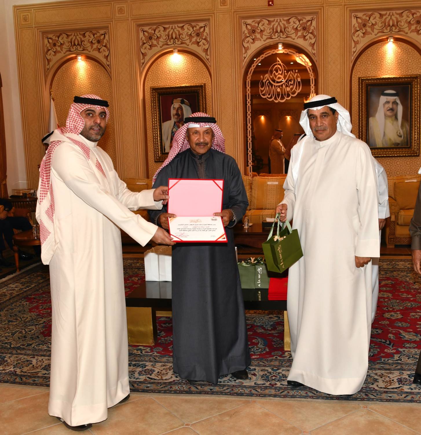 محافظة المحرق تكرم رواد العمل الوطني في نسخته الخامسة عشر