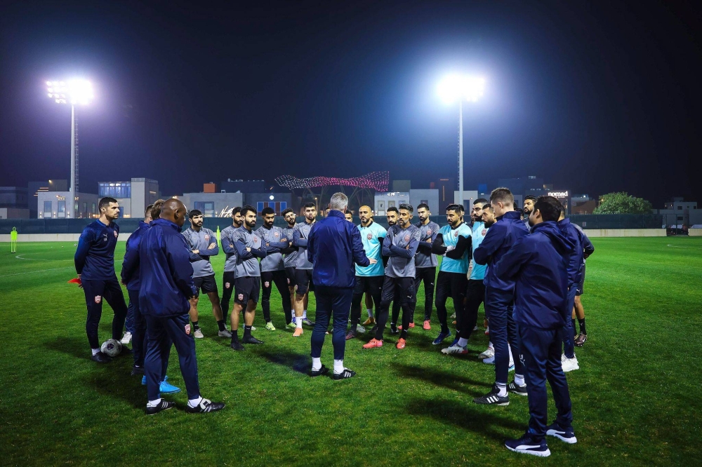 الأحمر سيغادر إلى طوكيو عبر (دفعتين).. وسيتدرب هناك 6 مرات