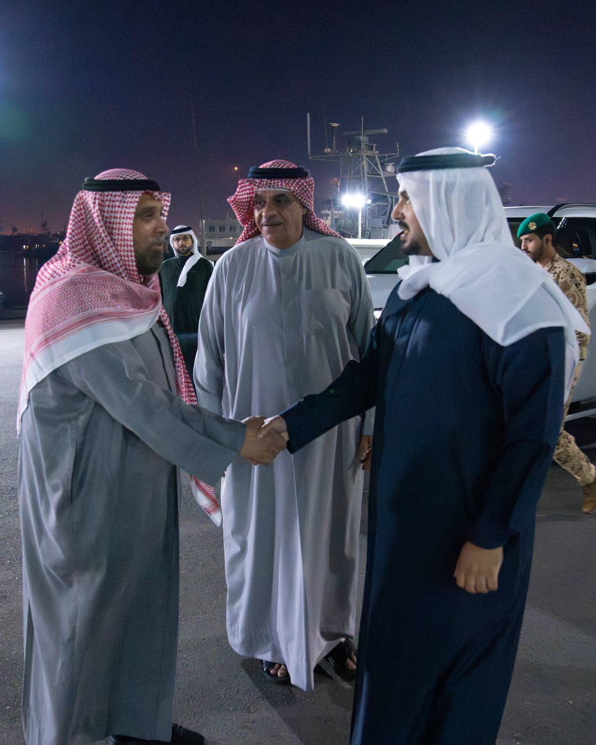 محمد بن سلمان يحضر مأدبة سحور أقامها سلاح البحرية الملكي البحريني