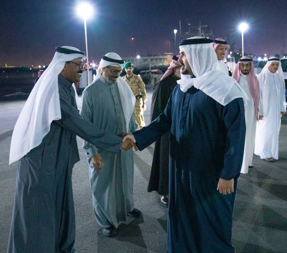 محمد بن سلمان يحضر مأدبة سحور أقامها سلاح البحرية الملكي البحريني