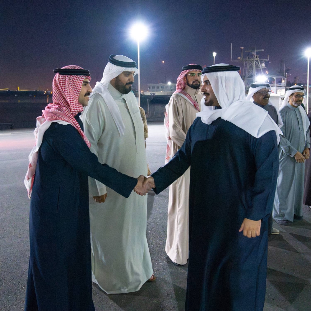 محمد بن سلمان يحضر مأدبة سحور أقامها سلاح البحرية الملكي البحريني