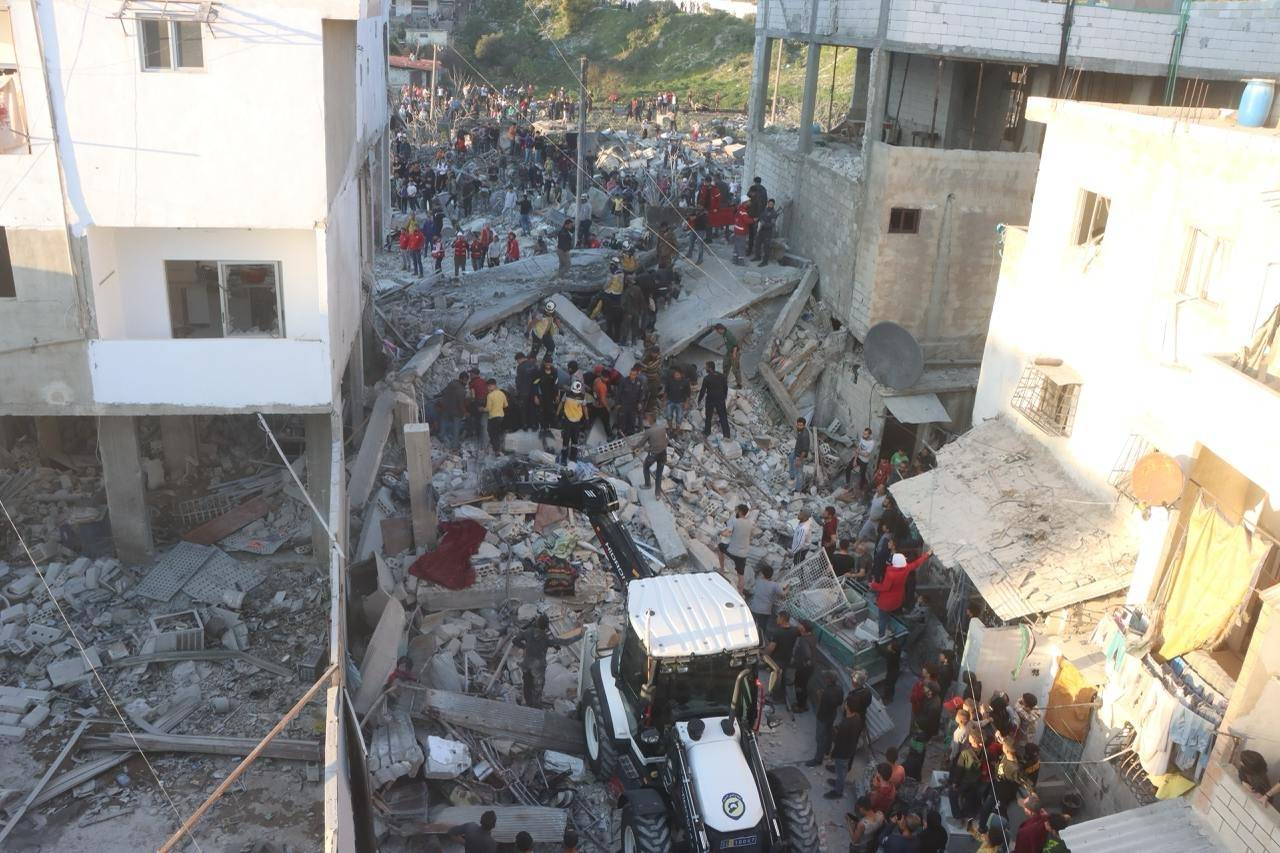 الدفاع المدني السوري: انفجار اللاذقية سببه صاروخ من مخلفات الحرب