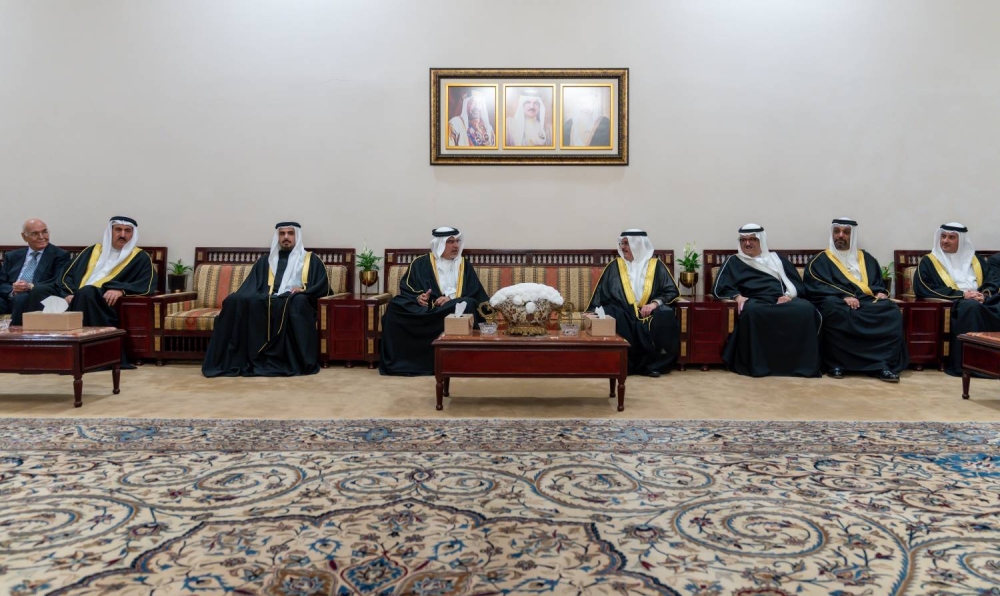 ولي العهد رئيس الوزراء يقوم بزيارة مجلس عائلة الدوسري