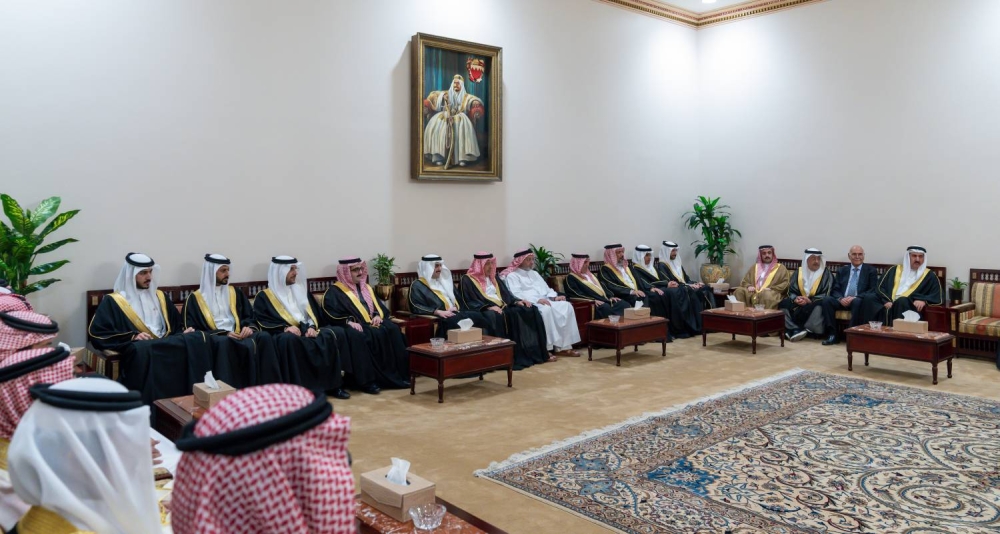 ولي العهد رئيس الوزراء يقوم بزيارة مجلس عائلة الدوسري