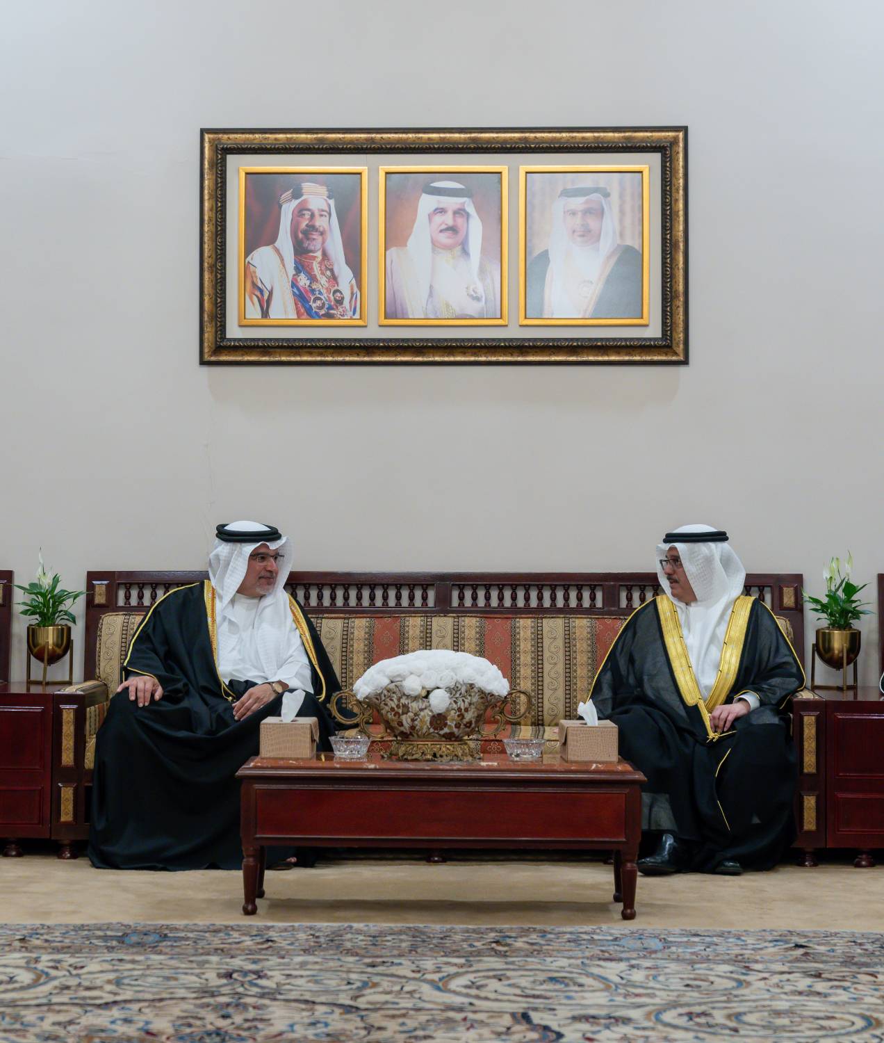 ولي العهد رئيس الوزراء يقوم بزيارة مجلس عائلة الدوسري