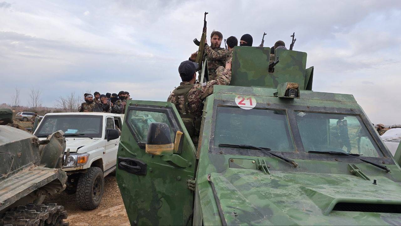 قتلى سوريون ولبنانيون باشتباكات حدودية.. ودمشق تحمّل حزب الله مسؤولية التوتر