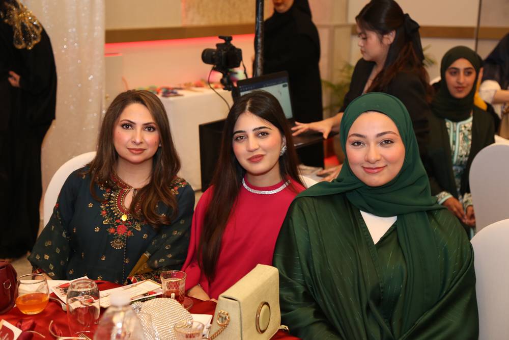 طلبة الجامعة الأهلية يحتفون بأبطال الجامعة الرياضيين في الغبقة الرمضانية