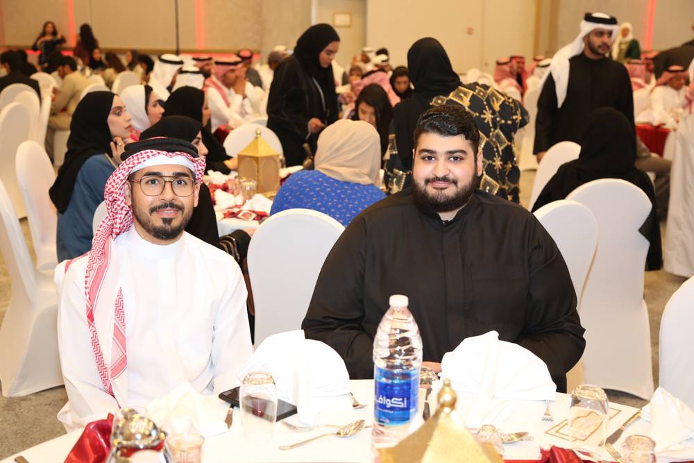 طلبة الجامعة الأهلية يحتفون بأبطال الجامعة الرياضيين في الغبقة الرمضانية