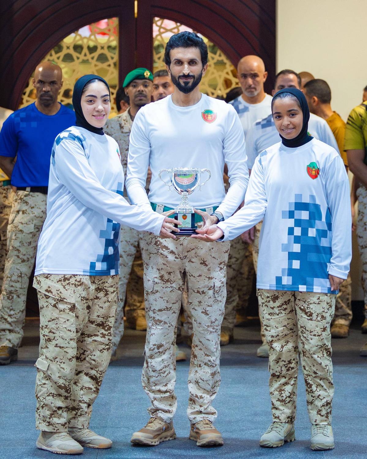 ناصر بن حمد يشهد الحفل الختامي لمنافسات المسابقات الرياضية الرمضانية للحرس الملكي