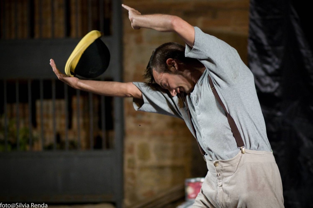 فرق ترفيهية تجوب قرية الفورمولا وان في جائزة البحرين الكبرى 2025