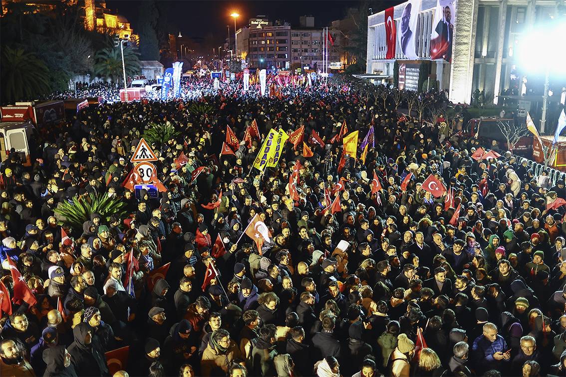 احتجاجات في إسطنبول بعد توقيف إمام أوغلو.. وأردوغان يصفها بـ"إرهاب الشارع"