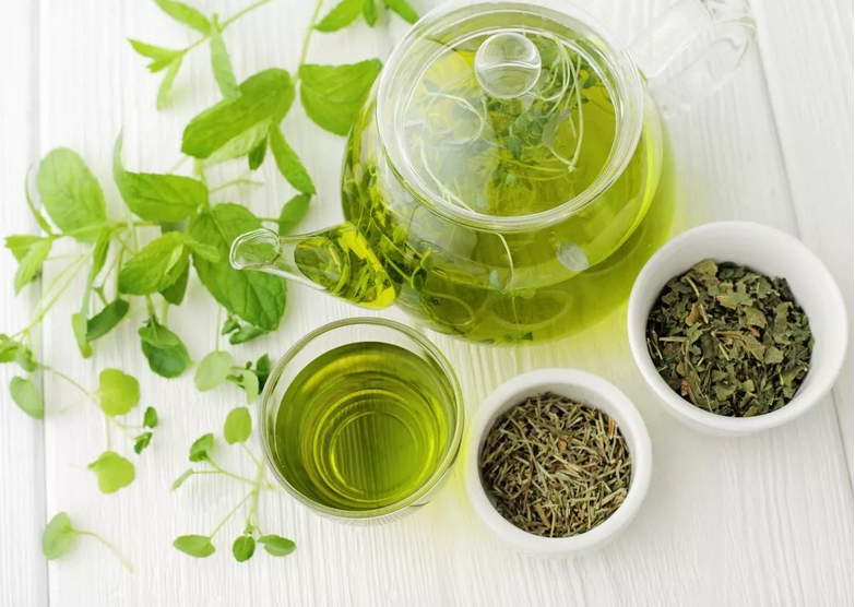 الشاي الأخضر يحمي من أمراض القلب والسكتة الدماغية.. ويُسبب فقر الدم