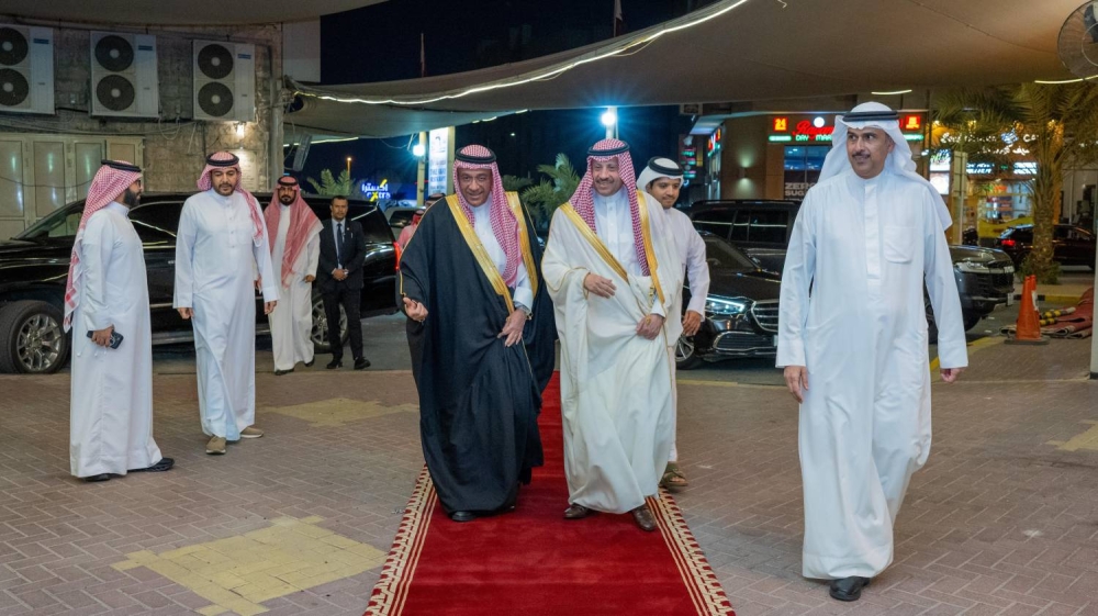 سفير خادم الحرمين الشريفين يزور مجلس الخاجة