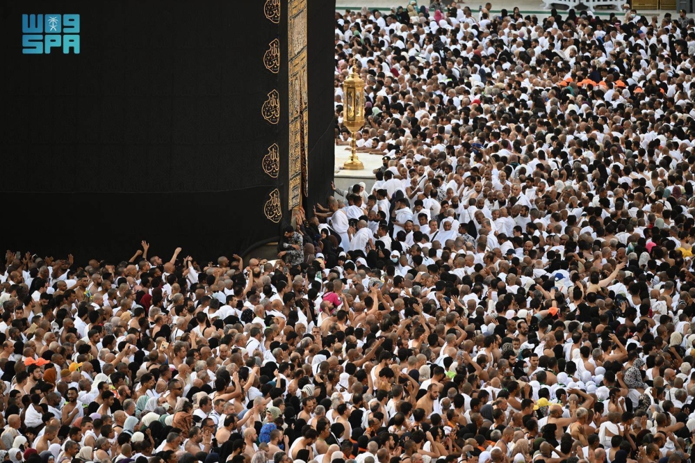 ليلة 27 من رمضان.. أعداد مليونية في الحرمين