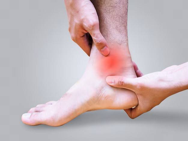 أعراض التواء الكاحل وطريقة العلاج