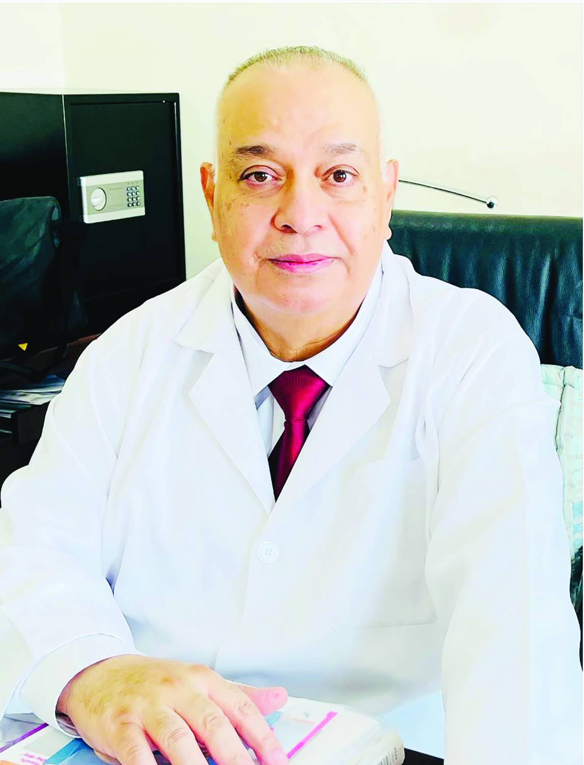 فيصل المحروس يسرد مسيرته لـ &laquo;الوطن&raquo;: كنت أول طبيب ينشئ عيادات السكري بمراكز الرعاية الأولية