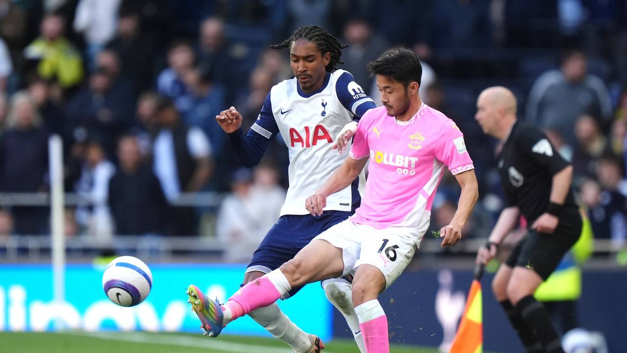 توتنهام هوتسبير يهزم ساوثهامبتون بثلاثية في الدوري الإنجليزي