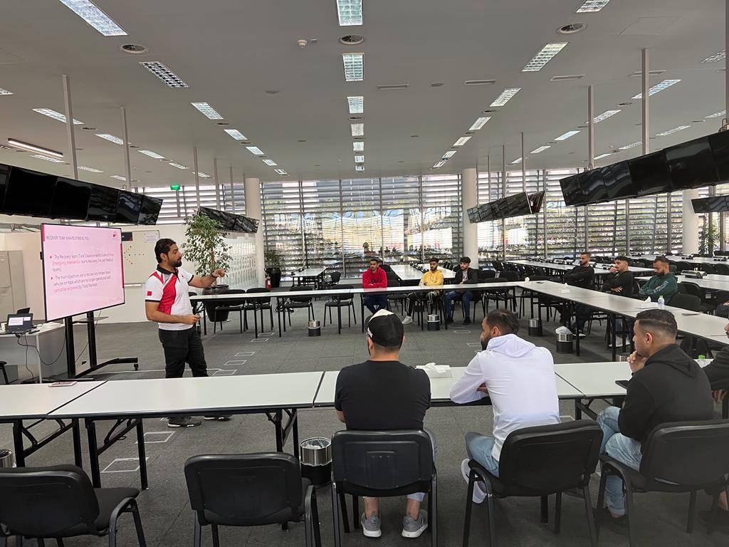 فريق إخلاء السيارات يضع استراتيجياته لجميع أنواع سباقات السيارات والتعامل معها