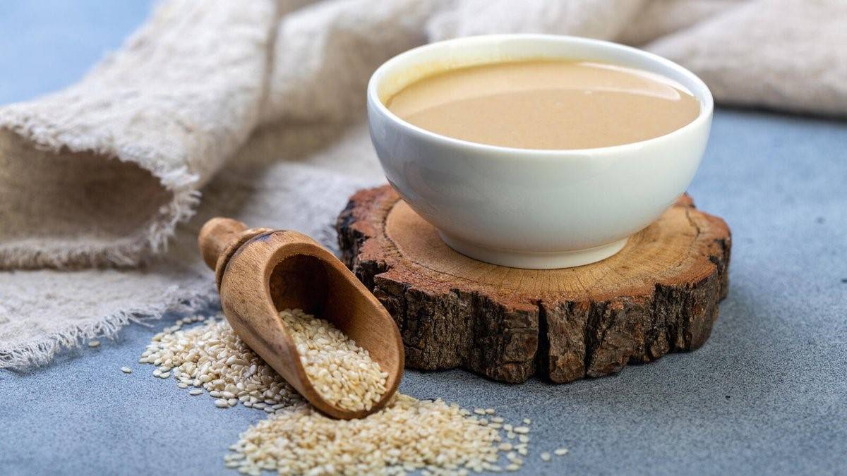 فوائد الطحينة للشعر.. تعزيز الصحة والجمال بقناع طبيعي