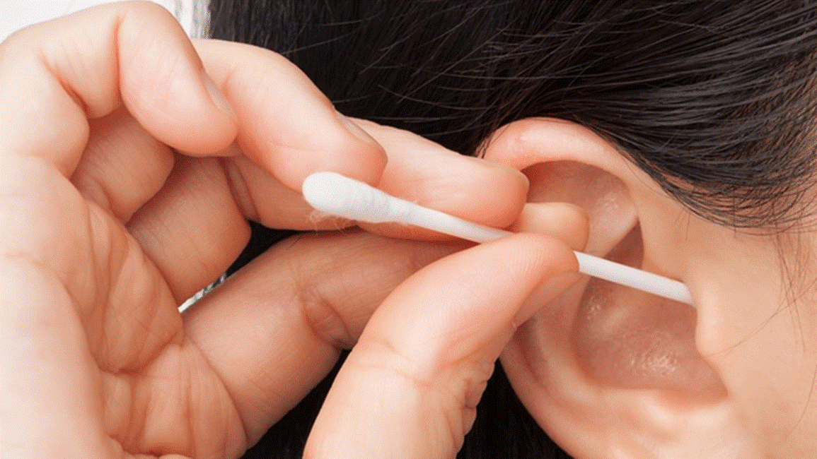 اعرف أسباب تراكم شمع الأذن وكيف تتخلص منه بأمان؟