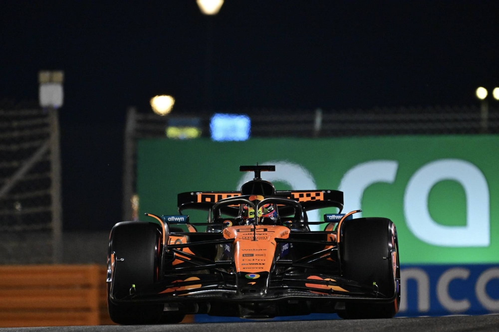 بياستري يقود ماكلارين لصدارة اليوم الأول من سباق جائزة البحرين الكبرى لطيران الخليج 2025