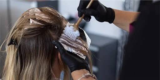 العناية بالشعر المصبوَغ.. نصائح لإطالة عمر اللون ولمعان الخصلات