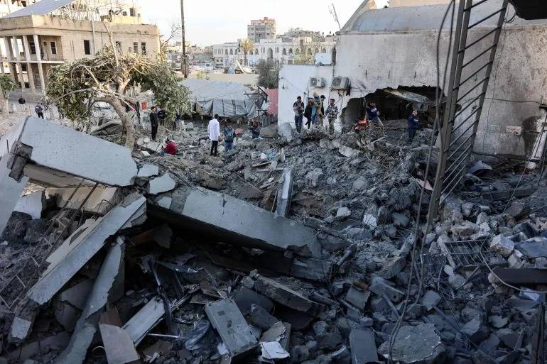 بالصور.. مستشفى المعمداني بغزة هدف للقصف الإسرائيلي