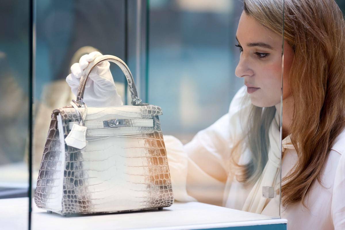 عوامل قد تحول حقائب اليد الفاخرة إلى استثمار طويل الأمد.. تعرف عليها